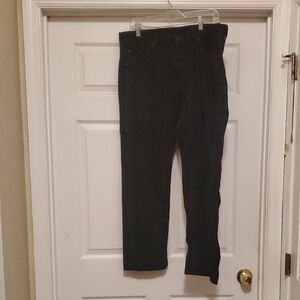 ❣️Levi's Black Cargo Pants with Modern Appeal